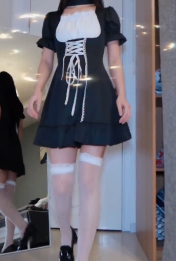 董香抖32秒变装舞!网红风蹦跳太魔性,看完想学!