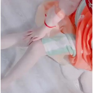 《有有子呀：完美身材粉嫩肌肤穿搭古装，犹如小仙女，让人眼花缭乱的270MB自拍视频！》