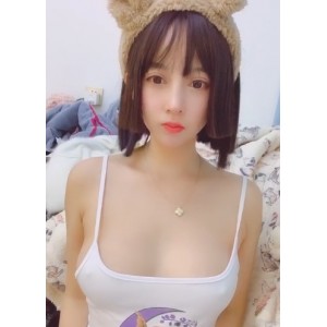 网红过期米线线火爆新写真：护士服、JK风格、6点半的月亮，沉醉于美的世界里！