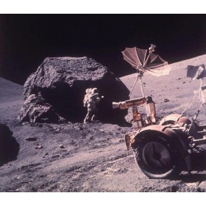 《太空时代的童年：2022年美国动漫电影《阿波罗101/2号》的天外大冒险》