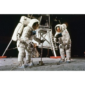 《太空时代的童年：2022年美国动漫电影《阿波罗101/2号》的天外大冒险》