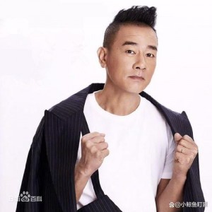 《陈小春重装出击，缉拿毒贩瓦解黑暗势力，重装战警勇敢出击》