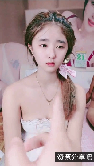 《柬埔寨禽兽欺负美少女，拼命徒劳的力气》