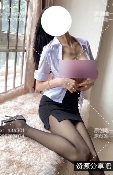 某推女神软学姐的视频资源：胸前软肉女神、热情似火，让观众们深深的感受到她的魅力！