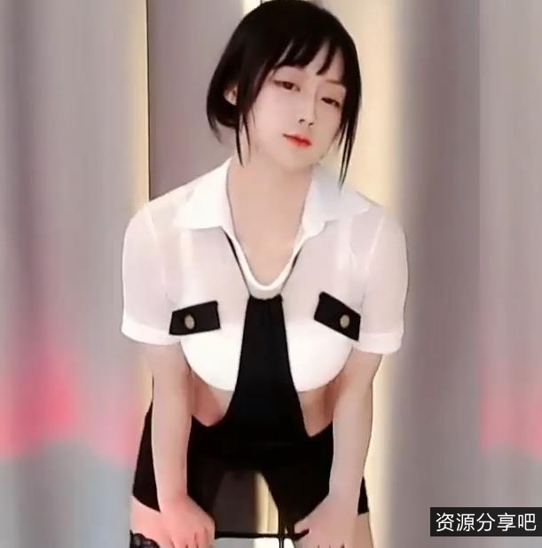 虎牙重磅林小花L舞：性感漂亮女孩扭腰舞加特林机枪，室内外白天晚上安娜舞蹈魅力展示！