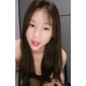 爱笑的小美女陈寻，活泼可爱的样子令人眼前一亮！