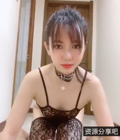 网红夏洛特主演的御姐指教日记：性感美女勇敢挑战极限