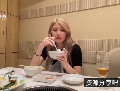 校花兔子先生实录：大盆脸完美身材，35分钟作者自拍视频下载观看