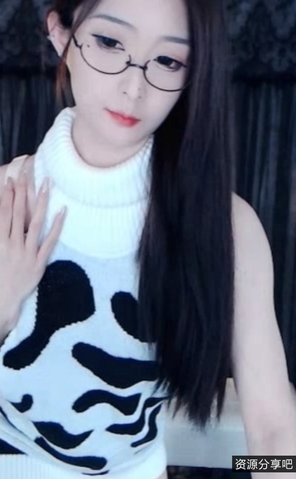 虎牙嘉映小5私密特写合集10部4.41g，短发C奶低球细带喘息湿声诱惑