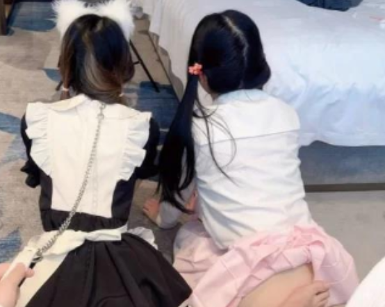 ohikk白丝珍藏版66V推特0.58G深圳富少专享